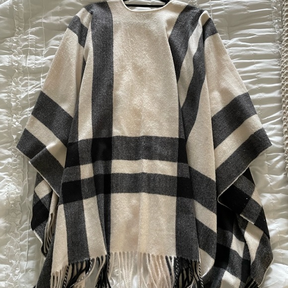 Poncho - Picture 2 of 3